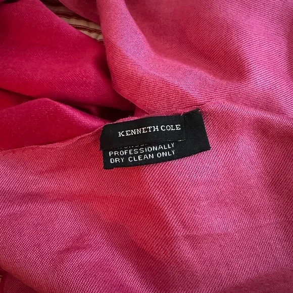 Lot - Kenneth Cole Vibrant Pink Scarf and Lucky Brand Straw Fedora - Picture 9 of 10